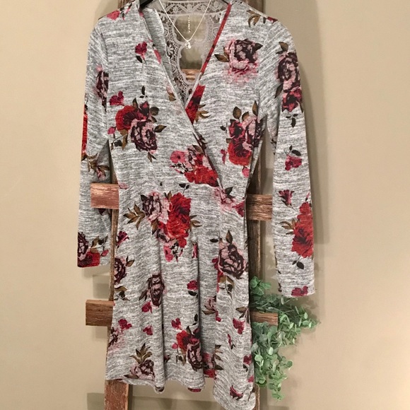 Candie's Dresses & Skirts - 🔴SOLD🔴 Candie’s Long Sleeve Wrap Dress Size Med